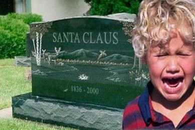 foto de um túmulo com os dizeres 'Santa Claus - 1836-2000' e uma criança chorando na frente